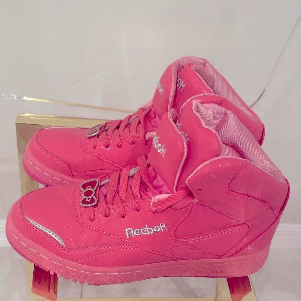 🎀HELLO KITTY x REEBOK Rare Collector’s Edition